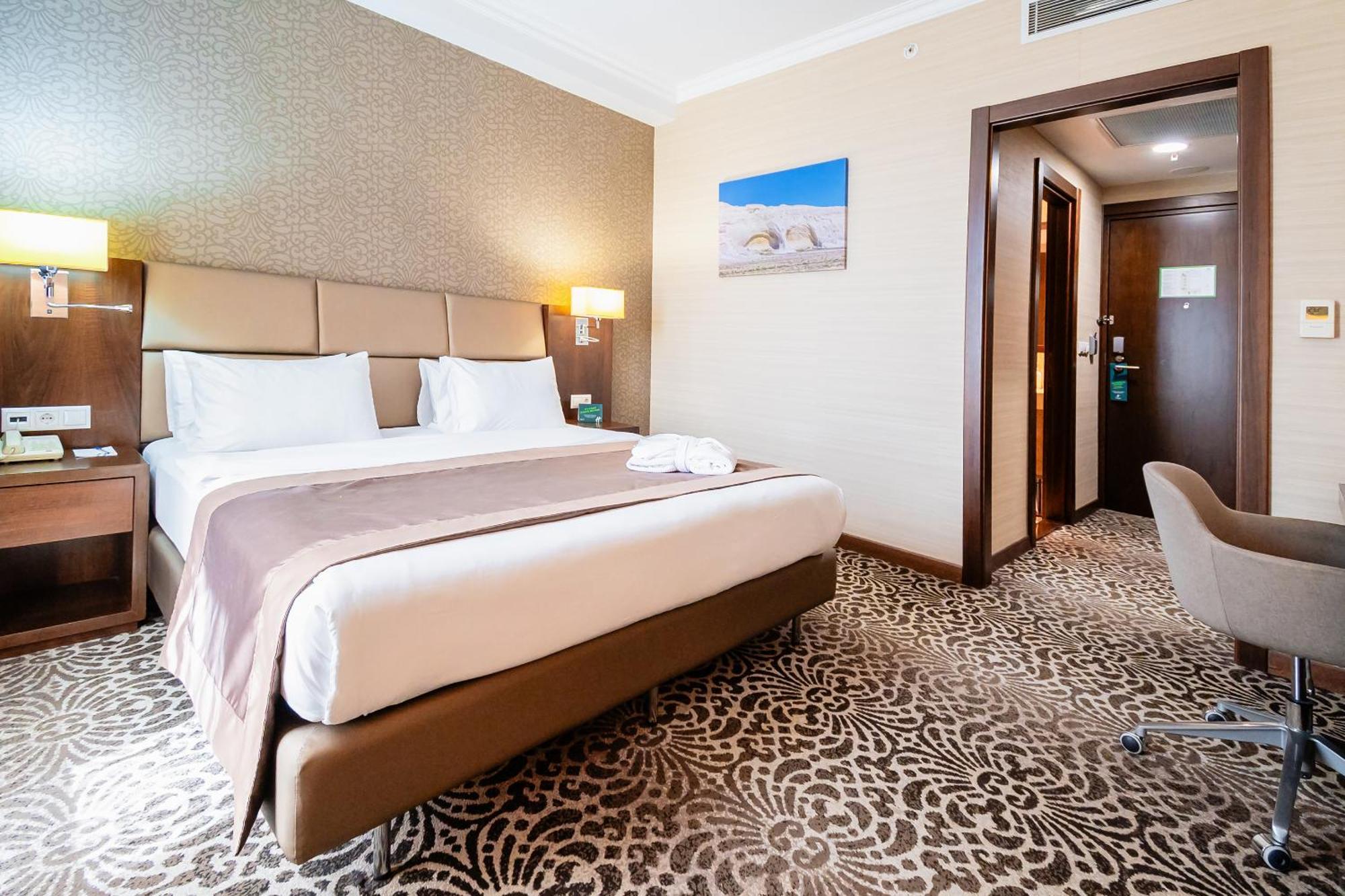 Holiday Inn Aktau By Ihg Extérieur photo