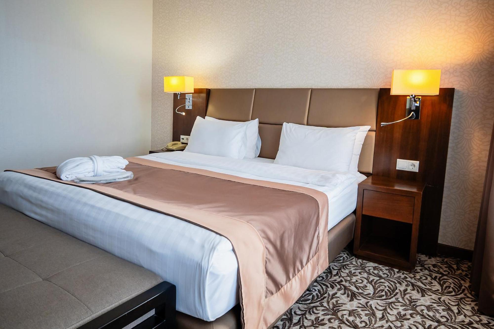 Holiday Inn Aktau By Ihg Extérieur photo