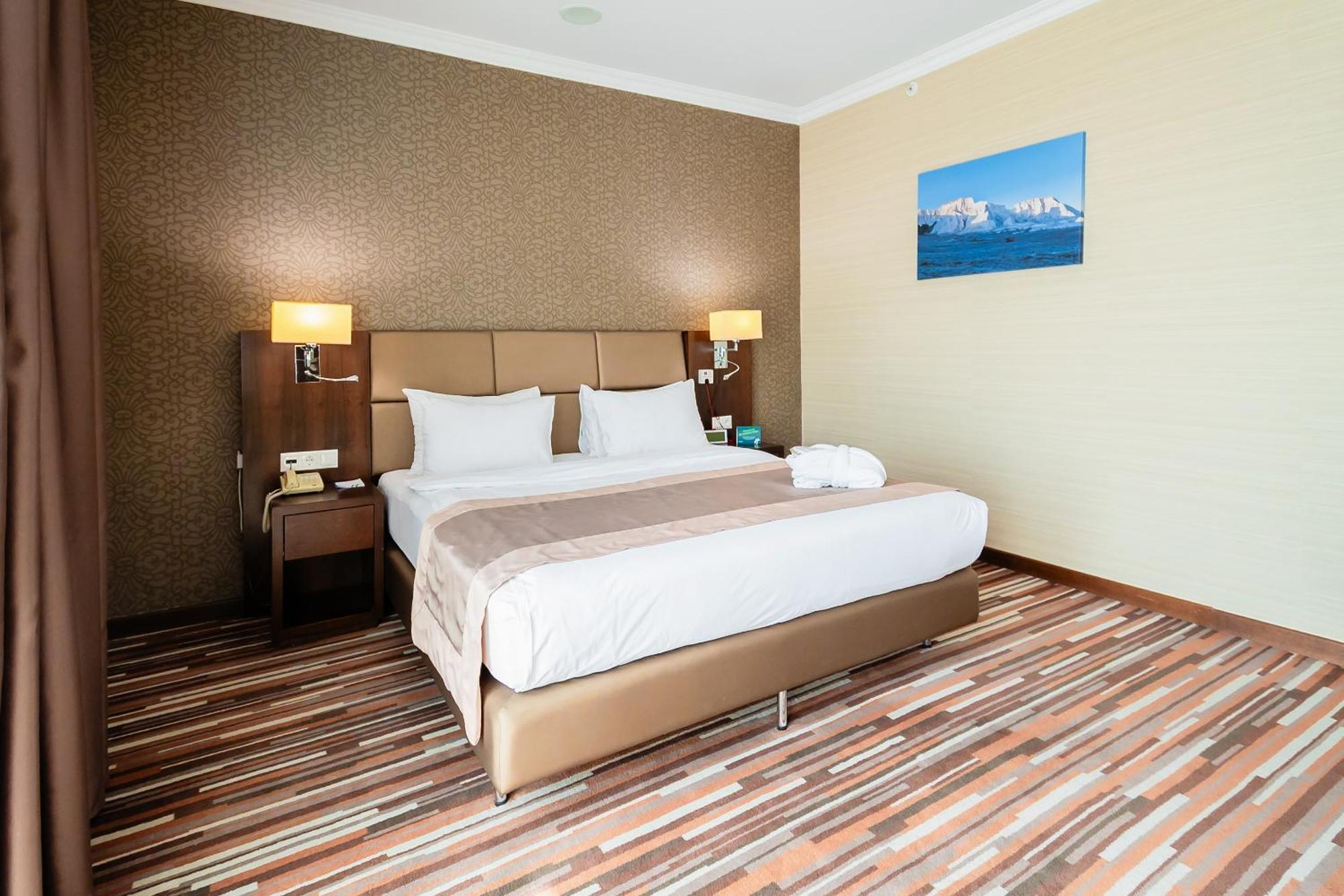 Holiday Inn Aktau By Ihg Extérieur photo