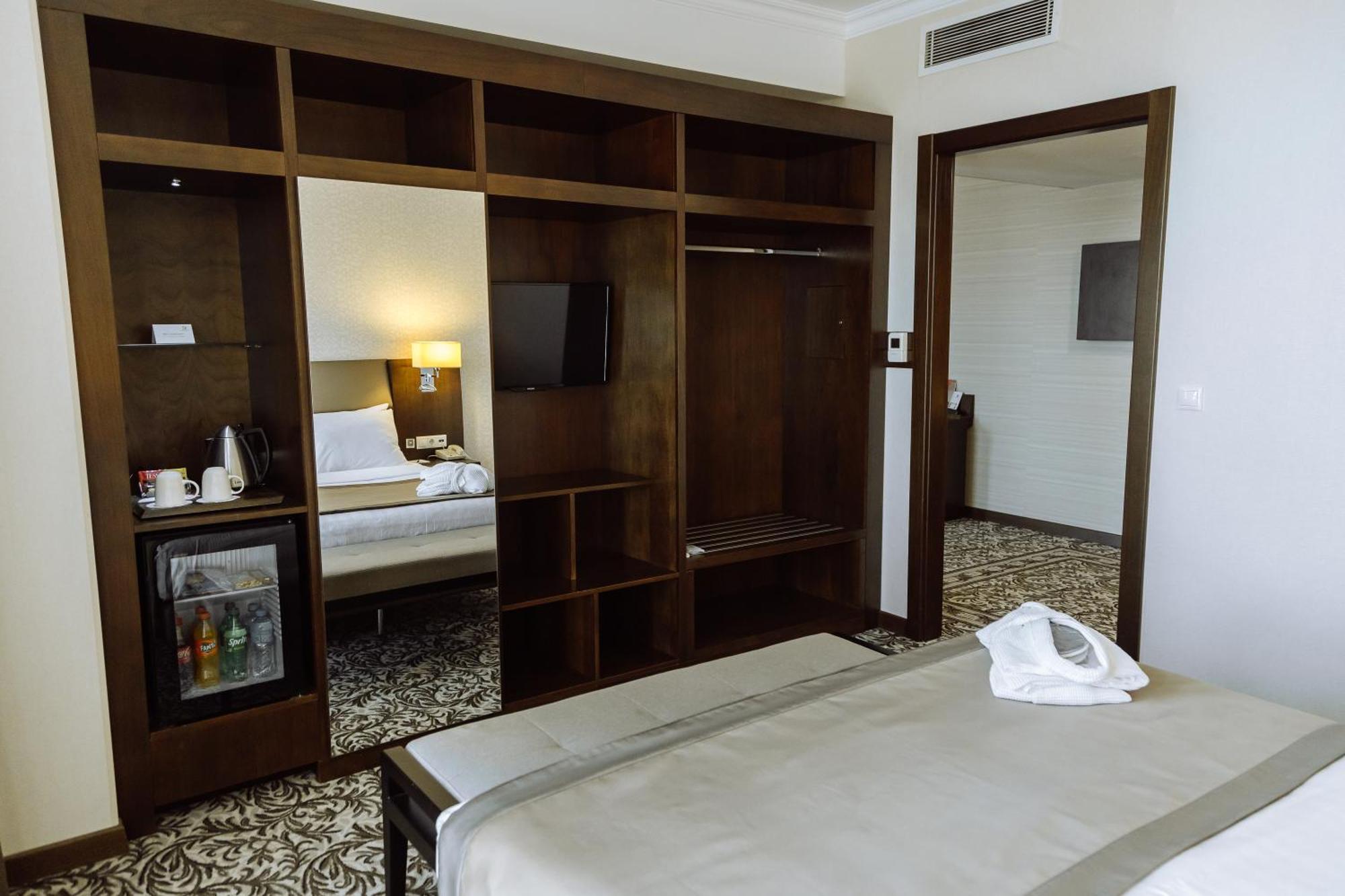 Holiday Inn Aktau By Ihg Extérieur photo
