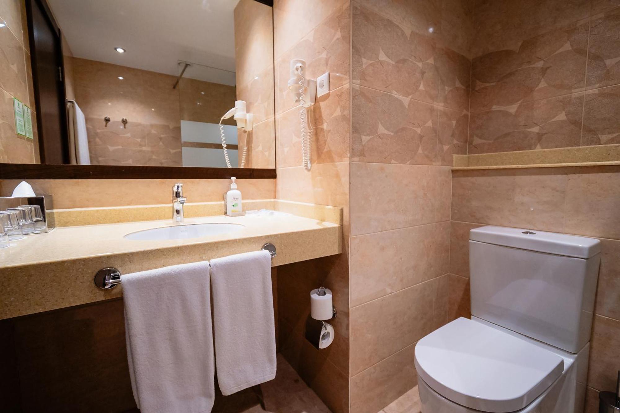 Holiday Inn Aktau By Ihg Extérieur photo