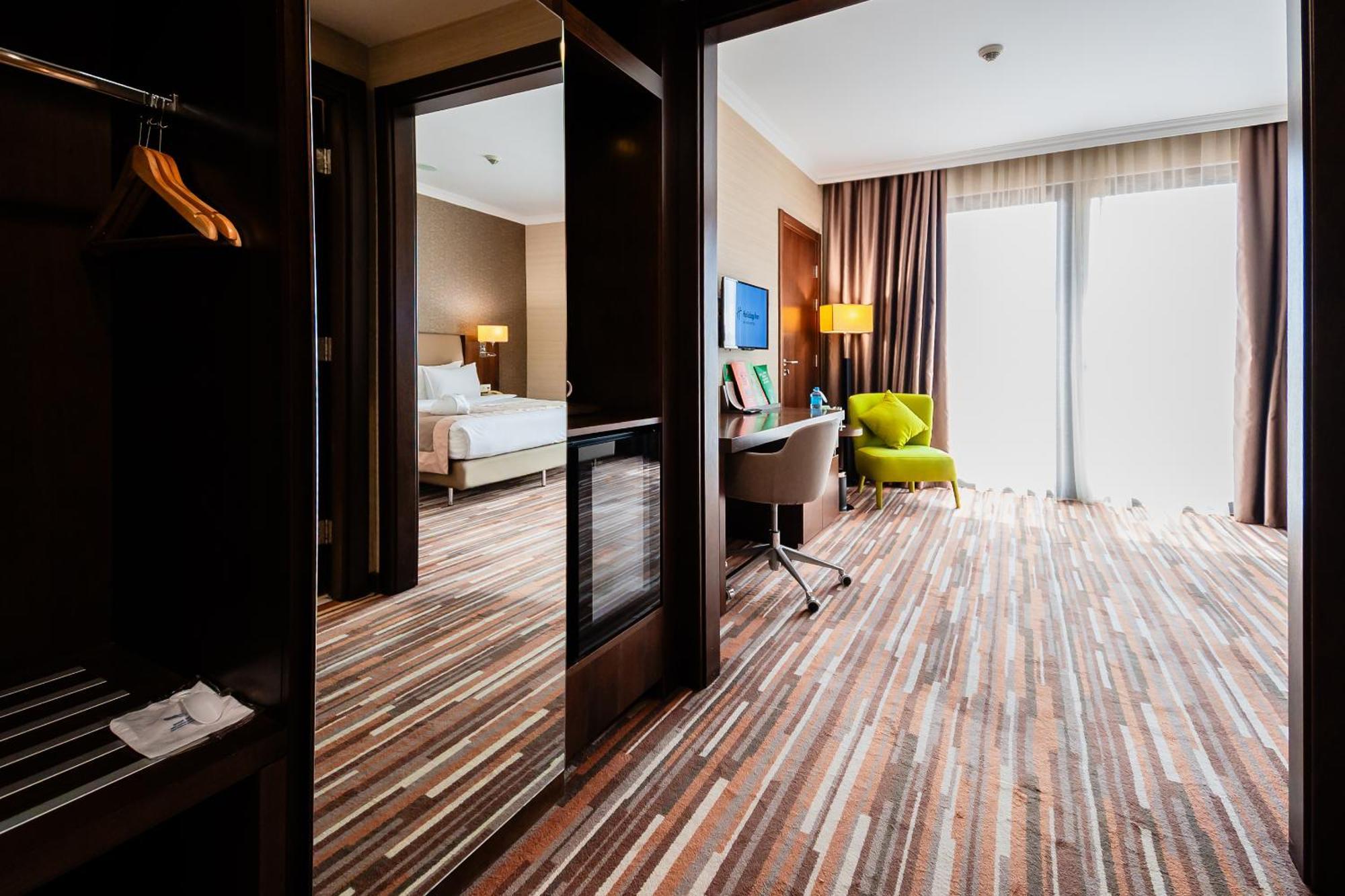 Holiday Inn Aktau By Ihg Extérieur photo