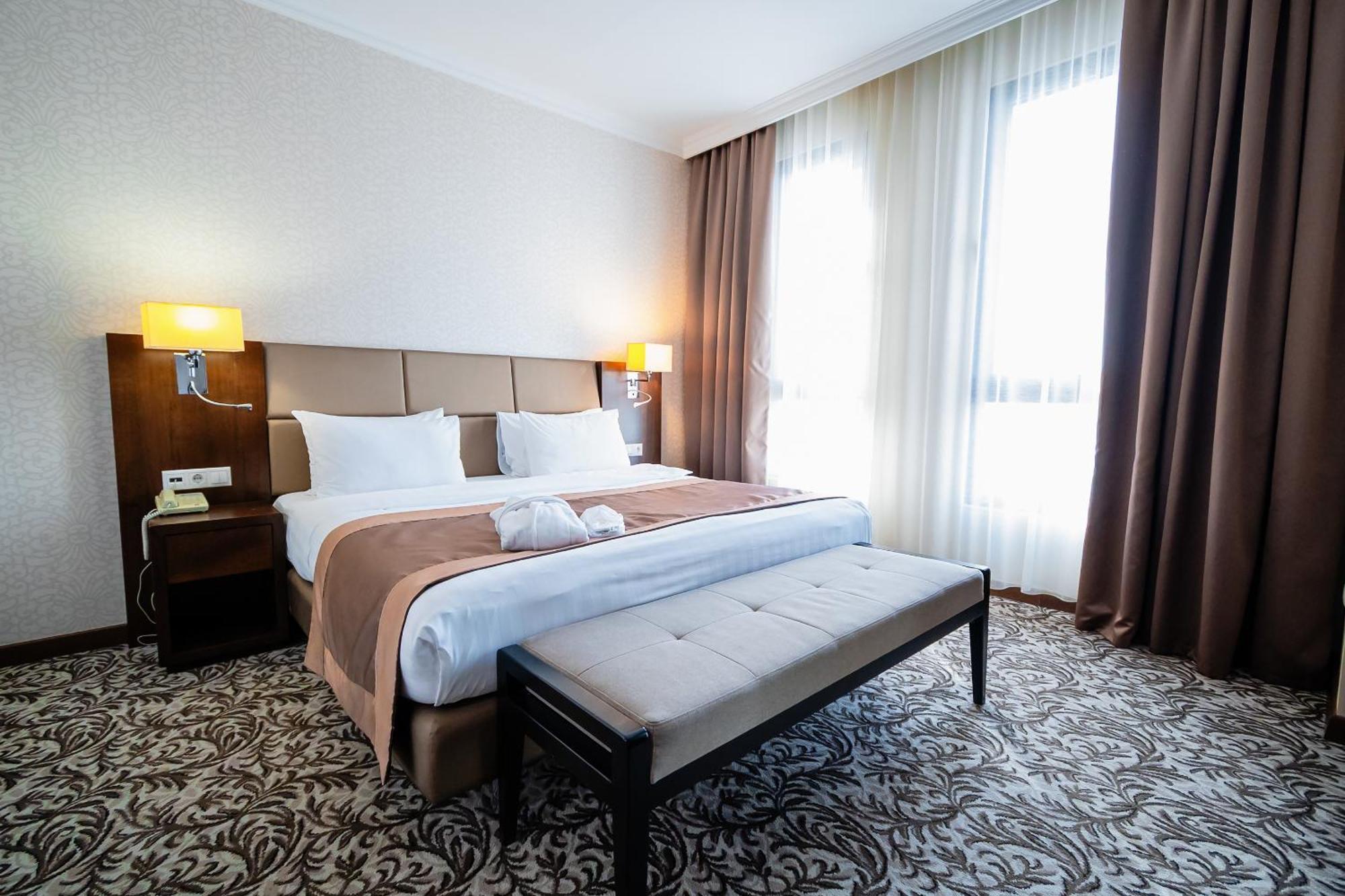 Holiday Inn Aktau By Ihg Extérieur photo