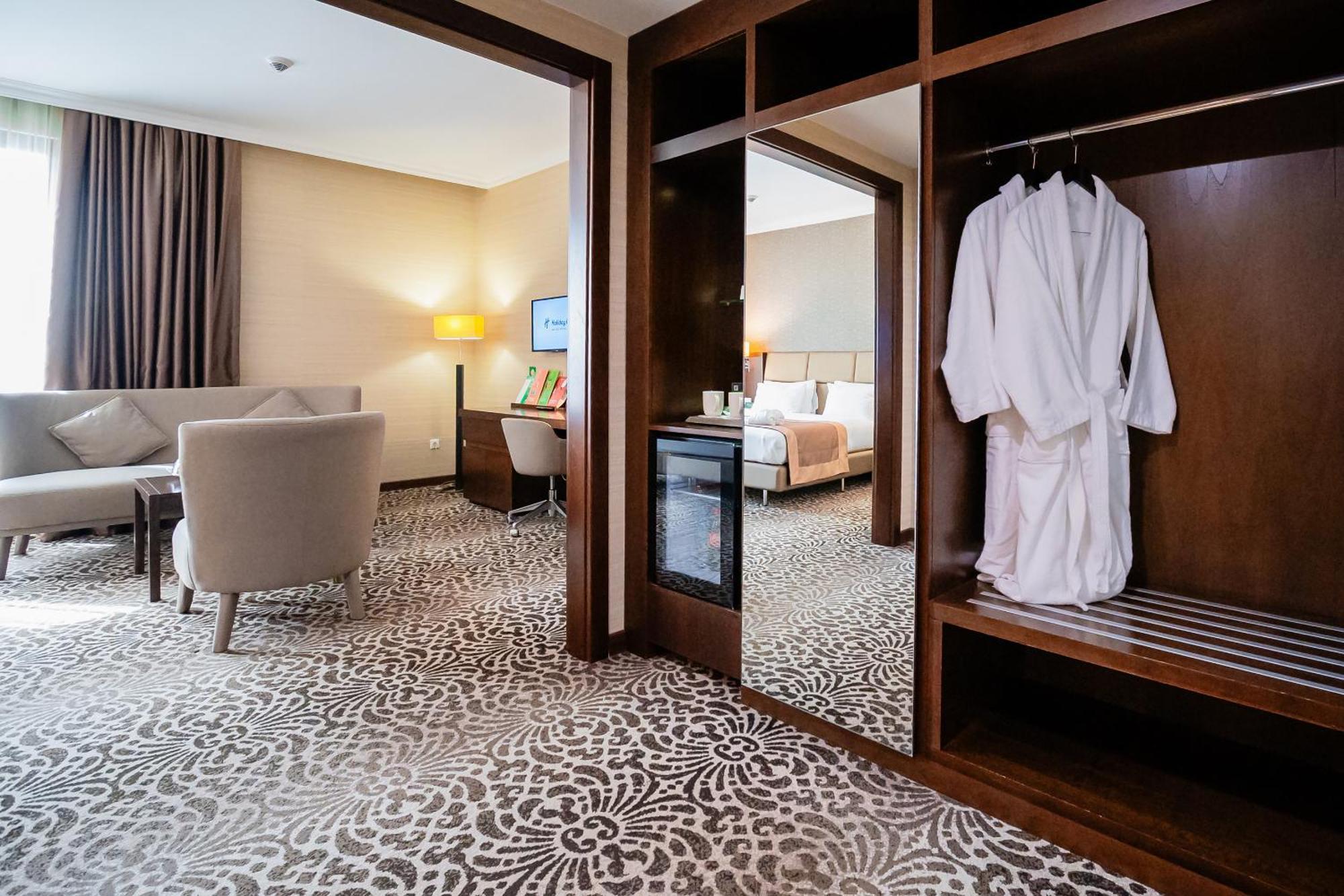 Holiday Inn Aktau By Ihg Extérieur photo